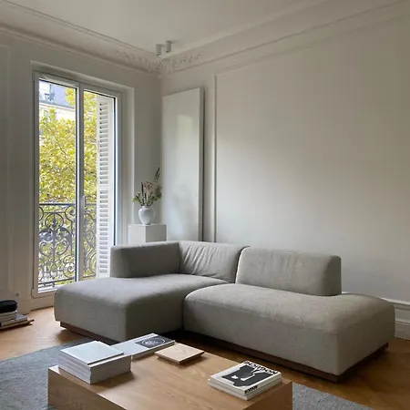 New Design & Large 1 Bdr - Montmartre 18