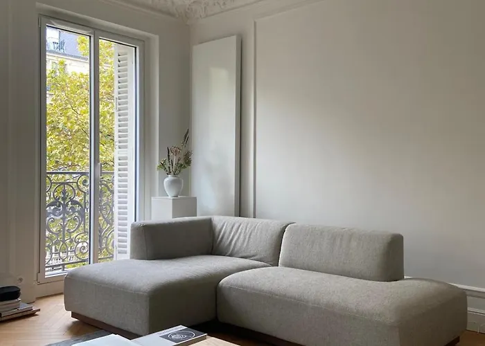New Design & Large 1 Bdr - Montmartre 18