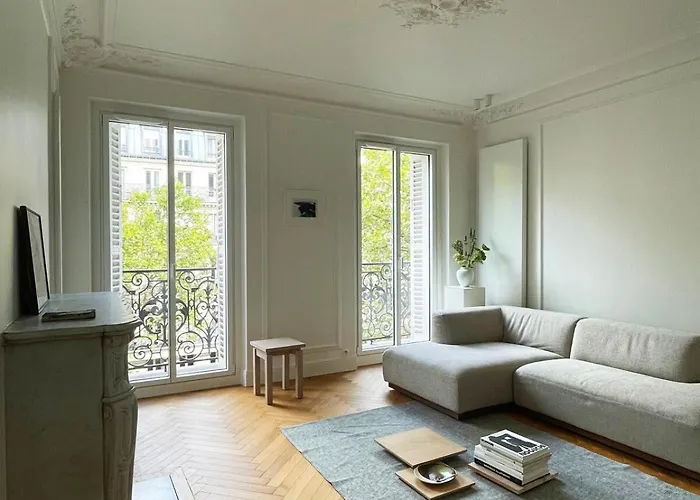 New Design & Large 1 Bdr - Montmartre 18 아파트
