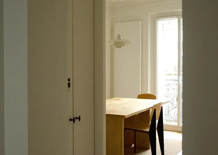New Design & Large 1 Bdr - Montmartre 18 아파트