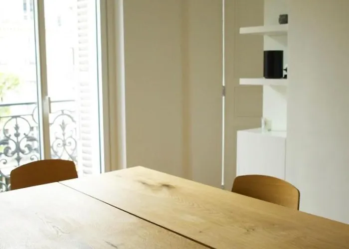 New Design & Large 1 Bdr - Montmartre 18 아파트